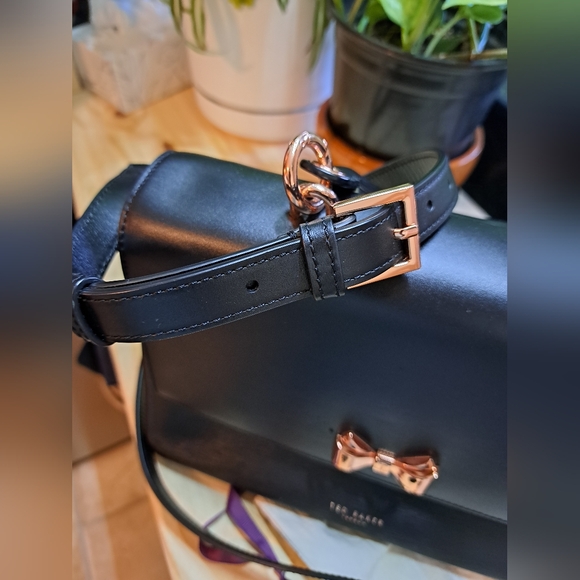 Cute Ted Baker black leather bag with shoulder strap, dust bag, mint condition - Picture 10 of 13